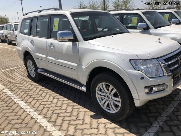 18款三菱帕杰罗现车配置参数油耗报价体验