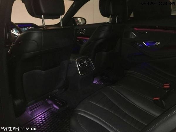 平行进口车18款奔驰迈巴赫S560到店实拍