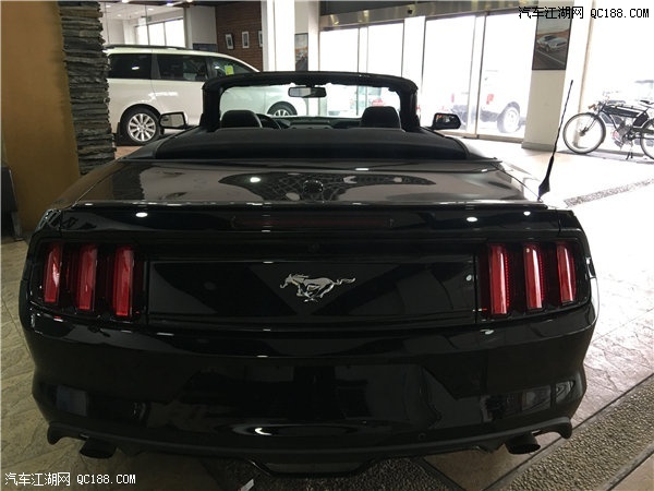 18款福特野马硬顶敞篷版实车到店图解