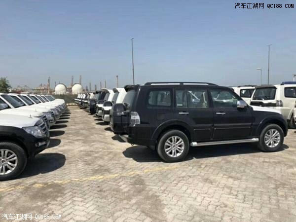 18款三菱帕杰罗现车配置参数油耗报价体验