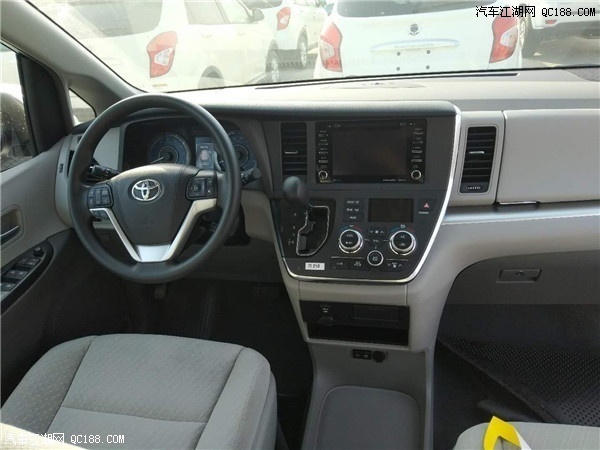 平行进口18款丰田塞纳四驱LE到店实拍