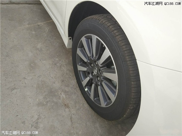 平行进口18款丰田塞纳四驱LE到店实拍