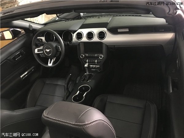 18款福特野马硬顶敞篷版实车到店图解