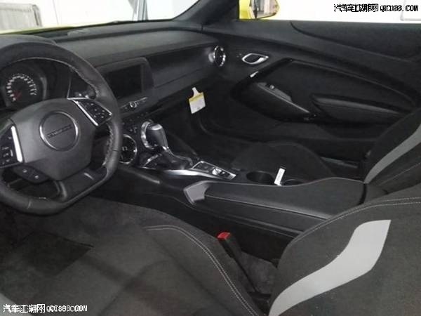 18款雪佛兰科迈罗大黄蜂最新参数配置体验