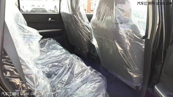 17款日产途乐4.8L长轴7座现车到店图解