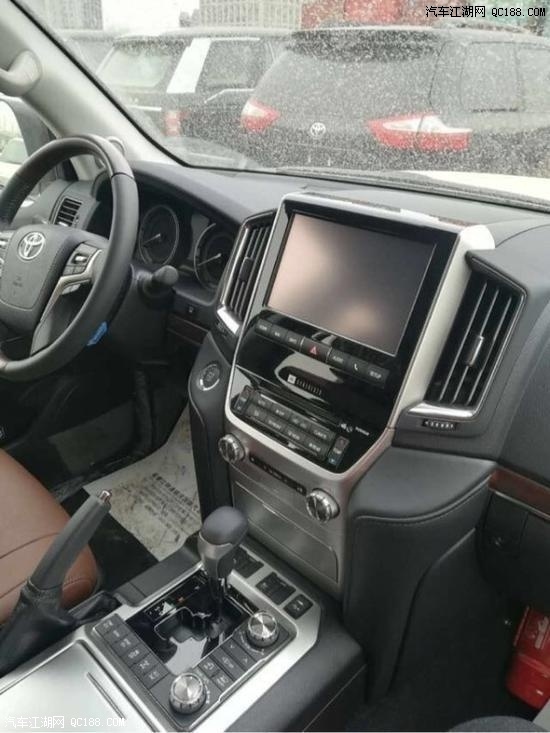 18款丰田陆巡5700平行进口现车体验感受