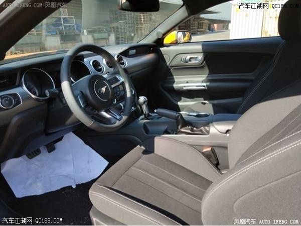 18款美规福特野马两门四座空间试驾体验