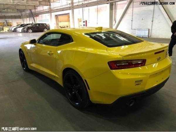 18款雪佛兰科迈罗大黄蜂最新参数配置体验