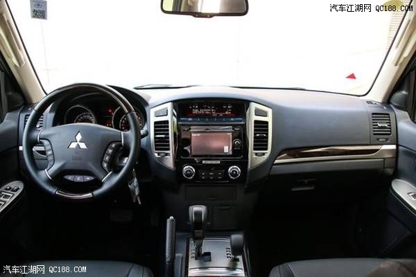 18款帕杰罗V97顶配天窗版现车报价详解