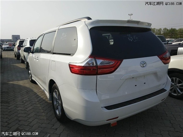 平行进口18款丰田塞纳四驱LE到店实拍