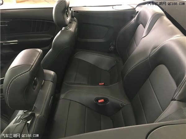 18款福特野马硬顶敞篷版实车到店图解