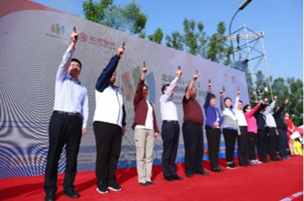 2018通州半马鸣枪开赛 哈弗M6实力领跑