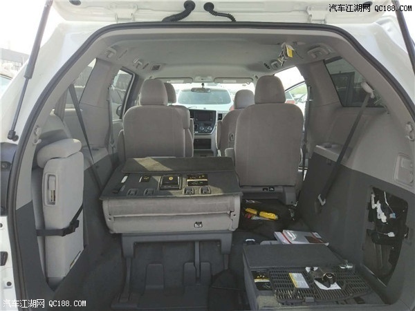 平行进口18款丰田塞纳四驱LE到店实拍