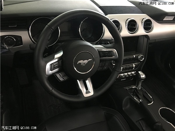 18款福特野马硬顶敞篷版实车到店图解