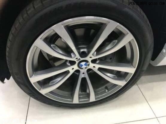 18款宝马X6 3.0T 306马力白/红加版感受