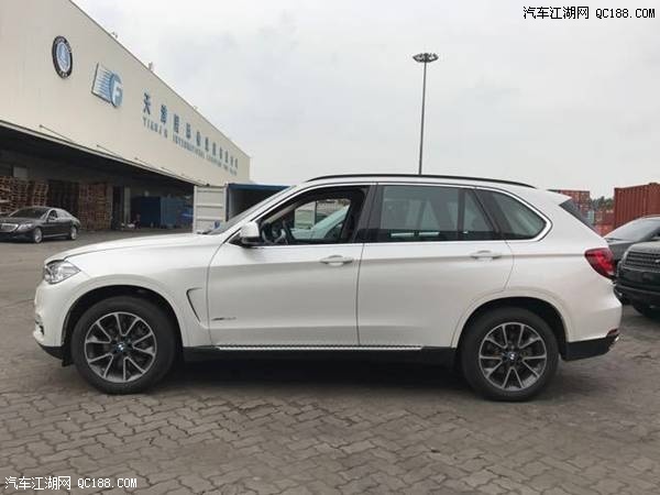 18款进口宝马X5 3.0T L6白/黑加规版解析