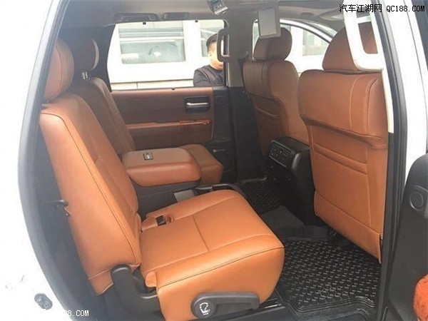 18款丰田红杉5700 5.7L V8七座现车实拍