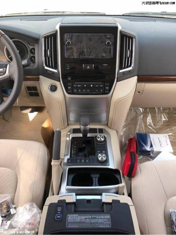 18款酷路泽5700配置参数 裸车细节实拍