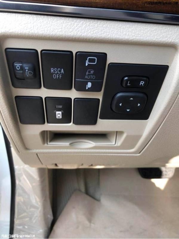 18款酷路泽5700配置参数 裸车细节实拍