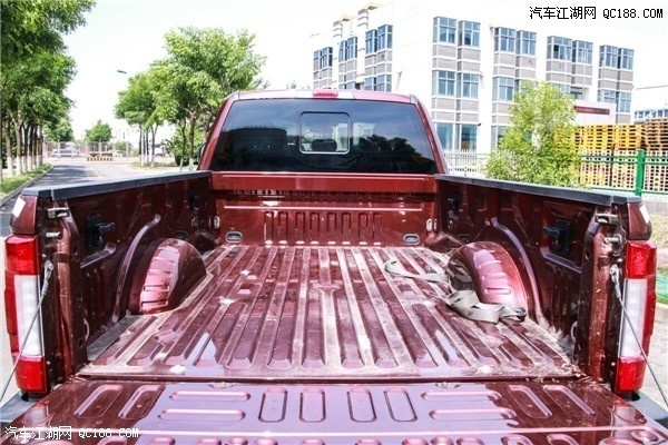 福特F350国王牧场版双轮皮卡车到店图解