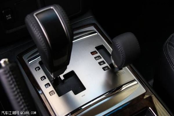 2018款三菱帕杰罗V97 Pajero中东版评测