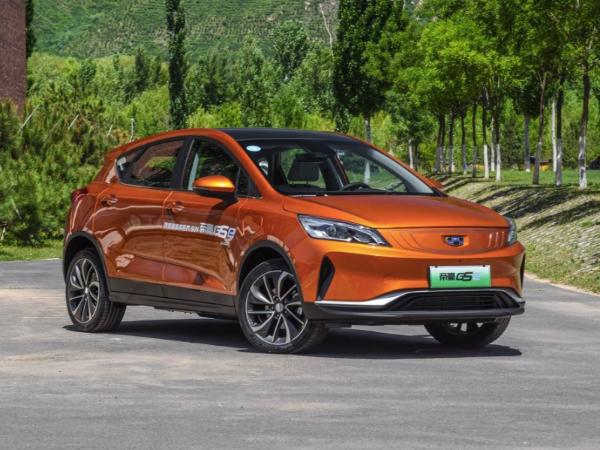 原创家族爆款车 测试吉利帝豪GSe纯电动车