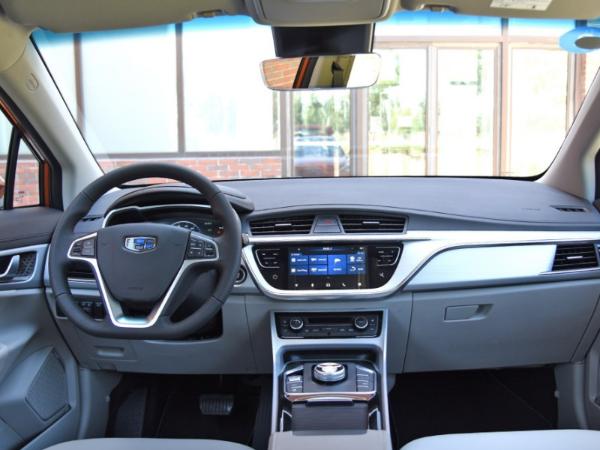 原创家族爆款车 测试吉利帝豪GSe纯电动车