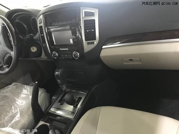 轻松征战达喀尔 18款帕杰罗中东版报价