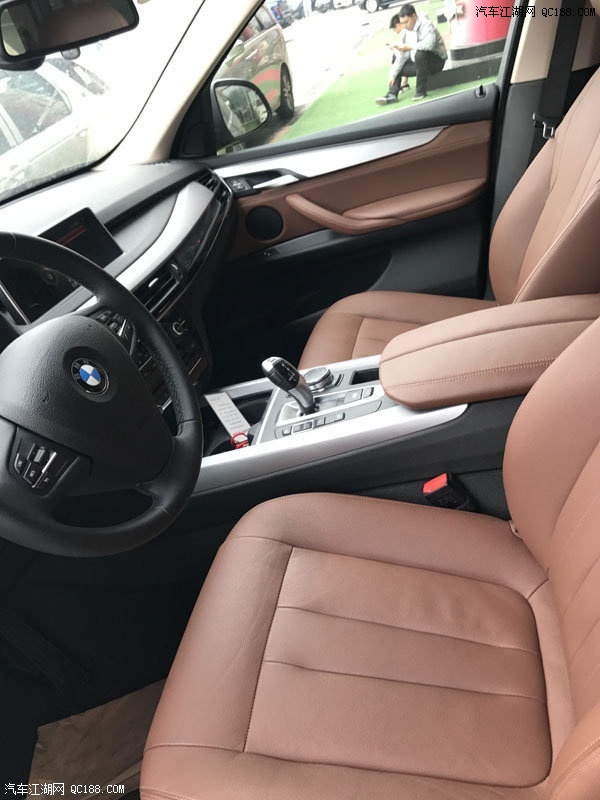 18款宝马X5黑外棕内8速手自一体现车解读