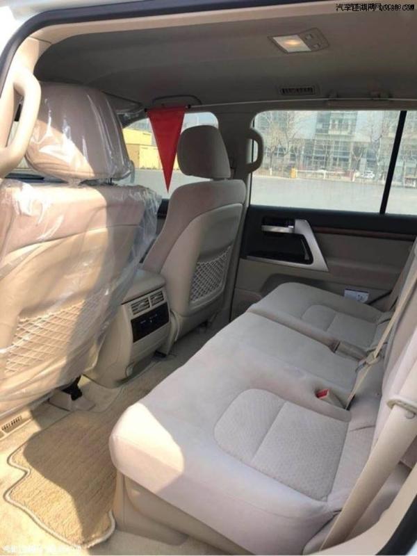 18款酷路泽5700配置参数 裸车细节实拍