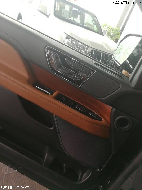 18款进口林肯领航员加长版全尺寸SUV解析