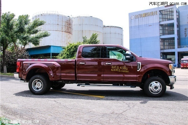 福特F350国王牧场版双轮皮卡车到店图解