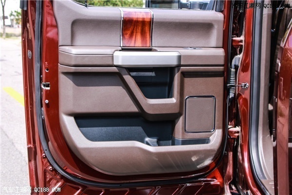 福特F350国王牧场版双轮皮卡车到店图解