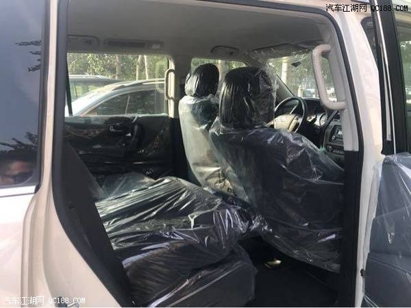 18款日产途乐XE版白/黑色现车到店实拍