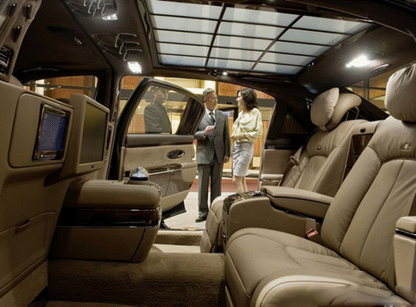 名人的专属座驾 迈巴赫62S防弹车实拍