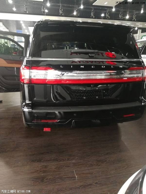18款进口林肯领航员加长版全尺寸SUV解析