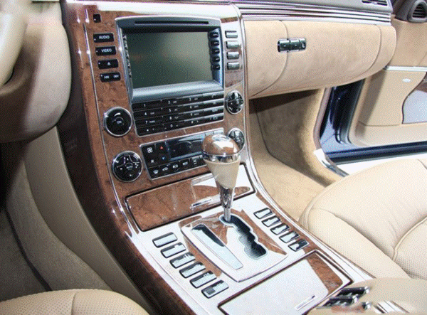 名人的专属座驾 迈巴赫62S防弹车实拍