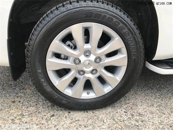 18款丰田红杉5700 5.7L V8七座现车实拍