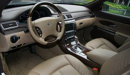 名人的专属座驾 迈巴赫62S防弹车实拍