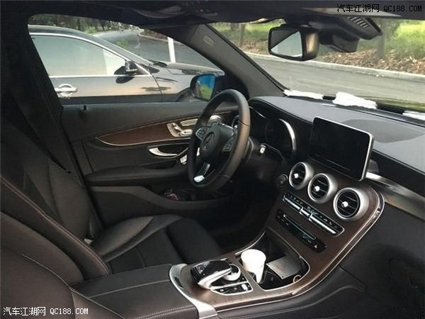 18款奔驰GLC300四驱墨版全景天窗现车报价