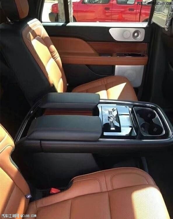 实拍18款林肯领航员墨西哥Reserve长轴版