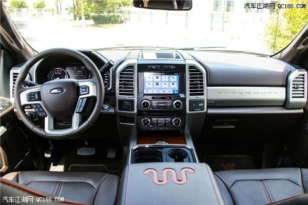 福特F350国王牧场版双轮皮卡车到店图解