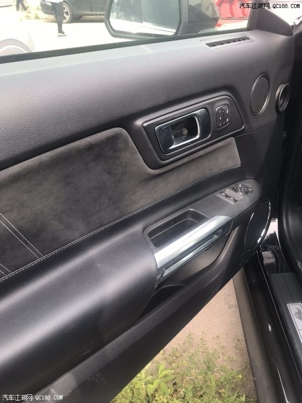 18款福特野马黑色现车配置参数解析评价