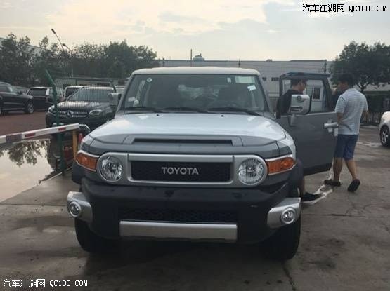 18款丰田FJ酷路泽4.0自动中东版现车感受
