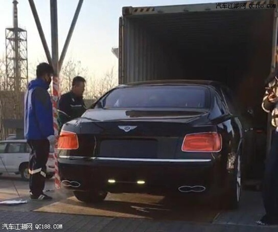 18款宾利飞驰V8S 4.0T黑外棕内欧版报价