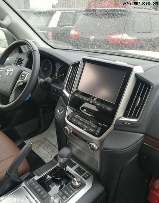 18款中东版丰田兰德酷路泽5700顶配实测