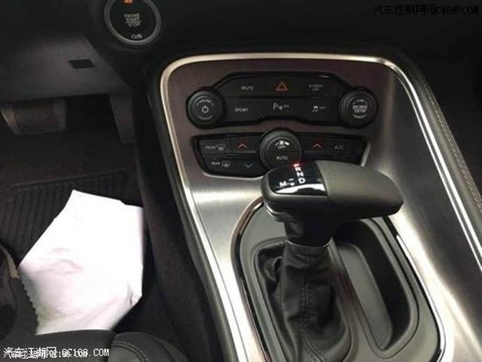 标配8速自动变速 18款道奇挑战者试驾