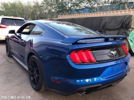 18款福特野马2.3T颜色齐全现车到店图解