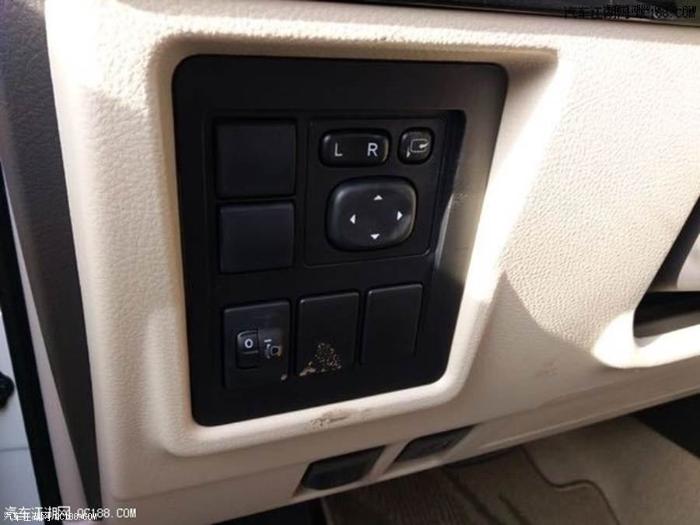 2018款丰田霸道2700TXL白/米色现车报价