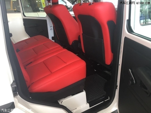 18款奔驰G500 4.0T V8五座硬派越野评测